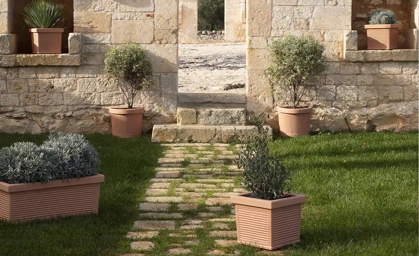 set portavasi da giardino collezione radici mediterranee lombardia stile classico con intagli telcom vasar